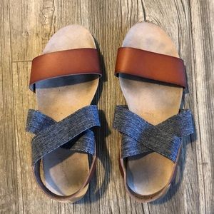 Universal Thread Sandals